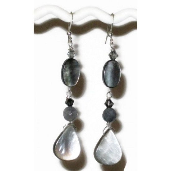 Gray Mother-of-Pearl Teardrop Choker and Earring Set